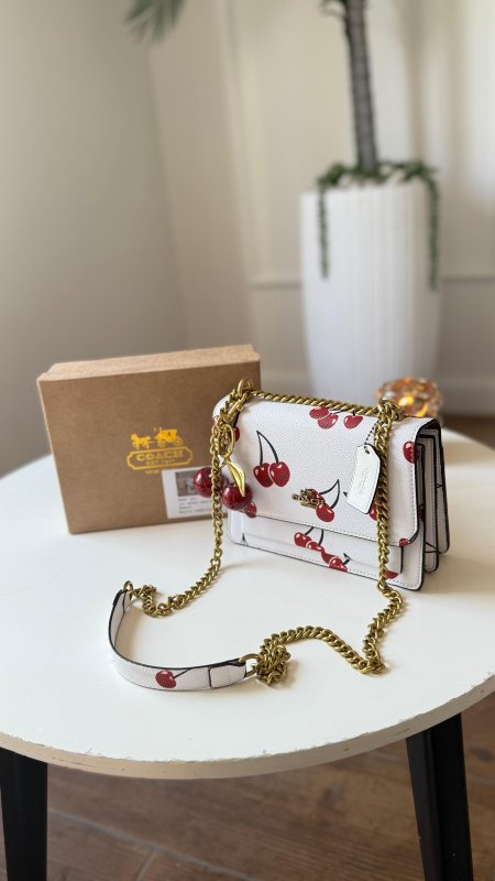 شنطة - Coach #5521 / شامل علبة الشركة و ميدالية الكرزة كوتش تختيم